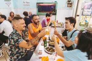 Saigon: Backstreets Yksityinen kävelykierros & 10 maistiaista: Backstreets Private Walking Food Tour & 10 Tastings