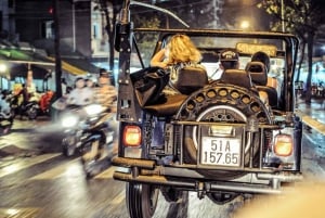 Saigon de nuit : Visite privée de la ville en Jeep et boisson au Skybar