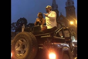 Saigón de Noche: Tour privado de la ciudad en jeep y bebida en el Skybar