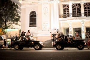 Saigón de Noche: Tour privado de la ciudad en jeep y bebida en el Skybar