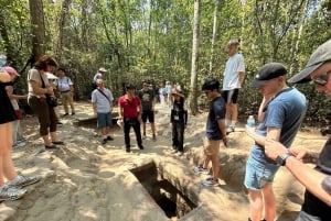 Landutflykt till Saigon City Cu Chi-tunnlarna från Phu My hamn