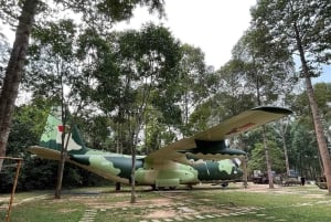 Landutflykt till Saigon City Cu Chi-tunnlarna från Phu My hamn