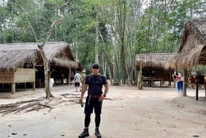 Landutflykt till Saigon City Cu Chi-tunnlarna från Phu My hamn