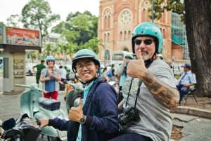 Saigon: Destaques da cidade e tour combinado de scooter Saigon Unseen