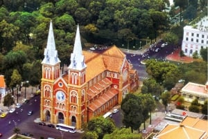 Visite de la ville de Saigon l'après-midi en voiture