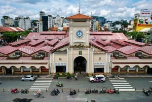 Passeio pela cidade de Saigon à tarde de carro