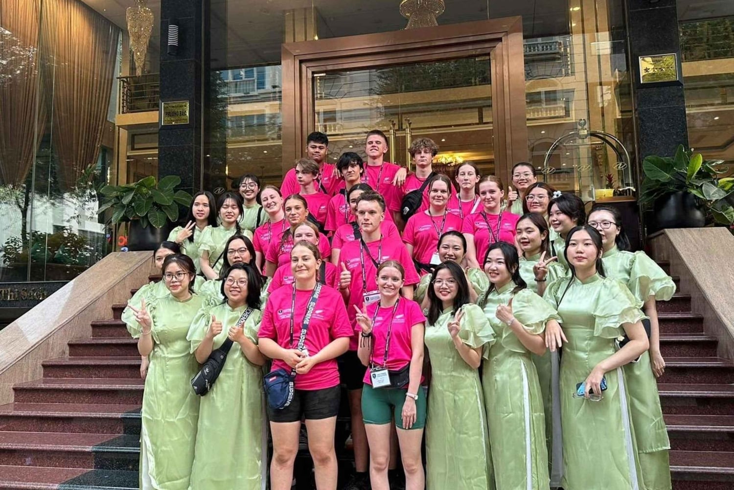 Saigon: Day-Night Sights & Local Food Tour l Female Option