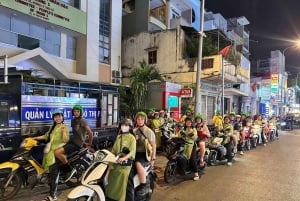 Saigon: Dag- och kvällstur med sevärdheter och lokal matl