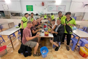 Saigon: Day-Night Sights & Local Food Tour l Female Option