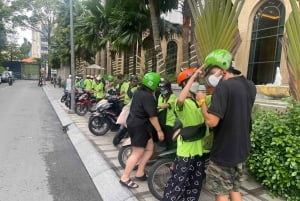 Saigon: Day-Night Sights & Local Food Tour l Female Option