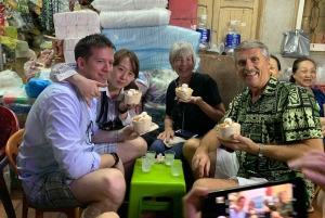 Saigon: Day-Night Sights & Local Food Tour l Female Option