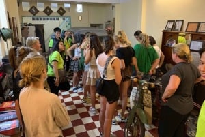 Saigon: Day-Night Sights & Local Food Tour l Female Option