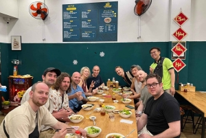 Saigon: Day-Night Sights & Local Food Tour l Female Option