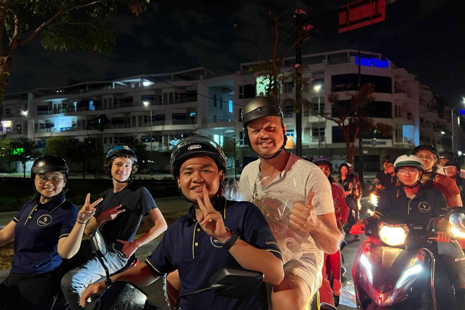 Ho Chi Minh: Paikallinen ruokakierros skootterilla, vegaanivaihtoehto saatavilla