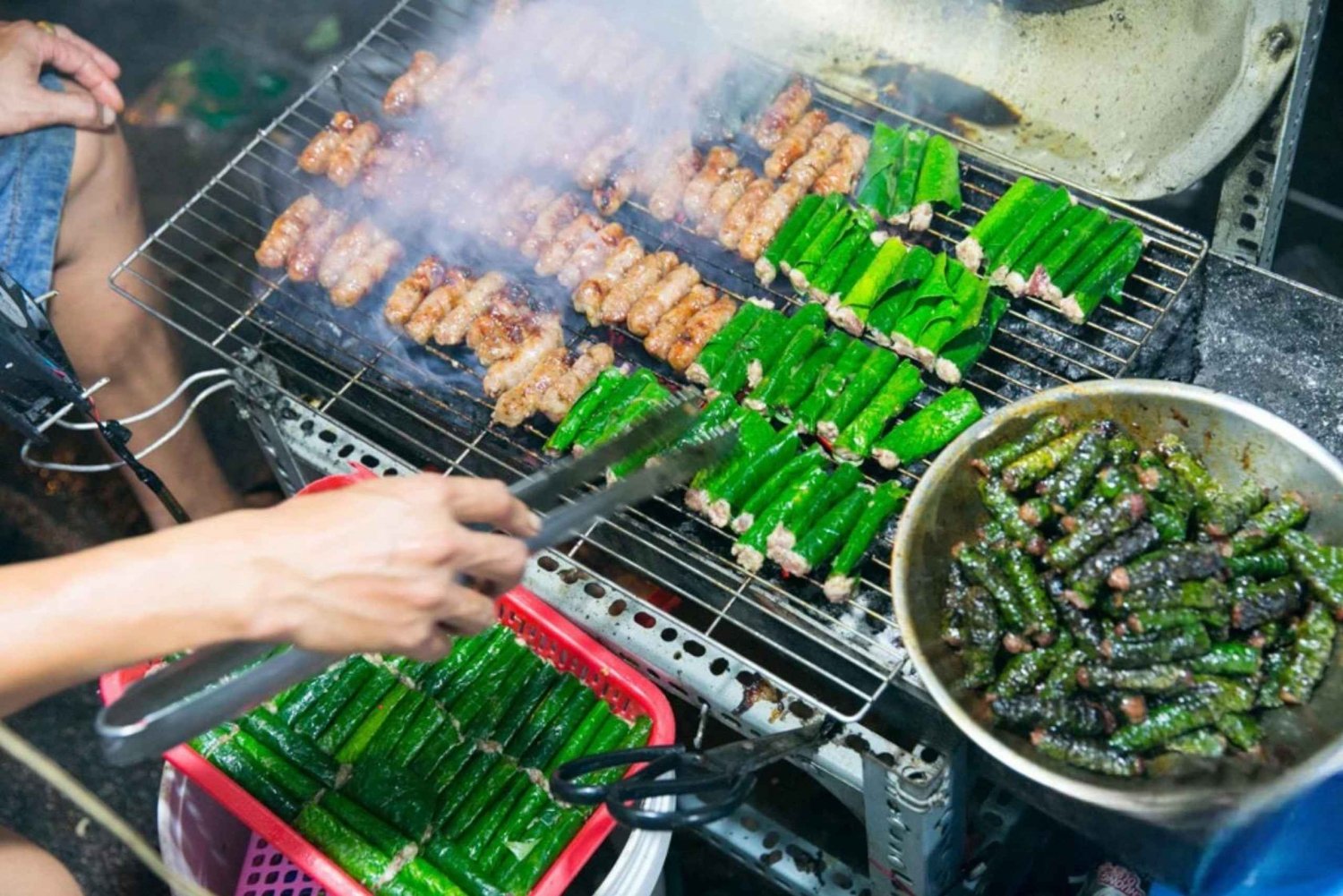 Saigon: Michelin Guide Food Tour with Ao Dai Female Riders