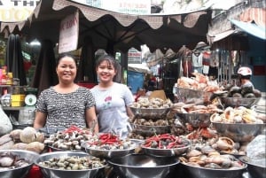 Saigon: Michelin Guide Food Tour with Ao Dai Female Riders