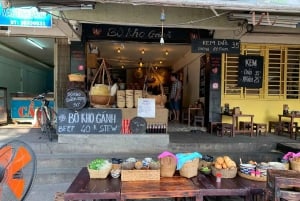 Saigon: Michelin Guide Food Tour with Ao Dai Female Riders