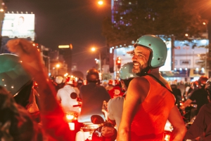 Saigon: tour gastronomico in moto con pilota donna e ristoranti stellati Michelin