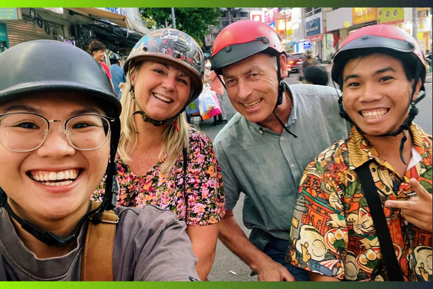 Sajgon: nocna wycieczka motocyklowa z 4 street foodami i koktajlem