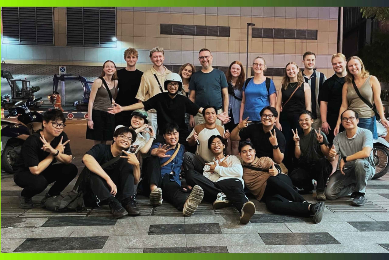 Sajgon: nocna wycieczka motocyklowa z 4 street foodami i koktajlem