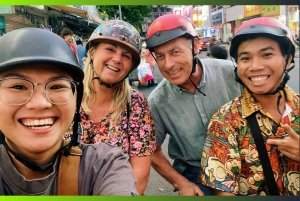 Sajgon: nocna wycieczka motocyklowa z 4 street foodami i koktajlem