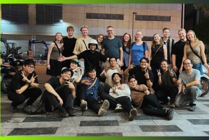 Sajgon: nocna wycieczka motocyklowa z 4 street foodami i koktajlem