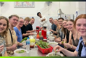 Sajgon: nocna wycieczka motocyklowa z 4 street foodami i koktajlem