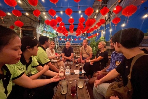 Saigon : Visite nocturne de la bière artisanale et de la cuisine de rue en Vespa