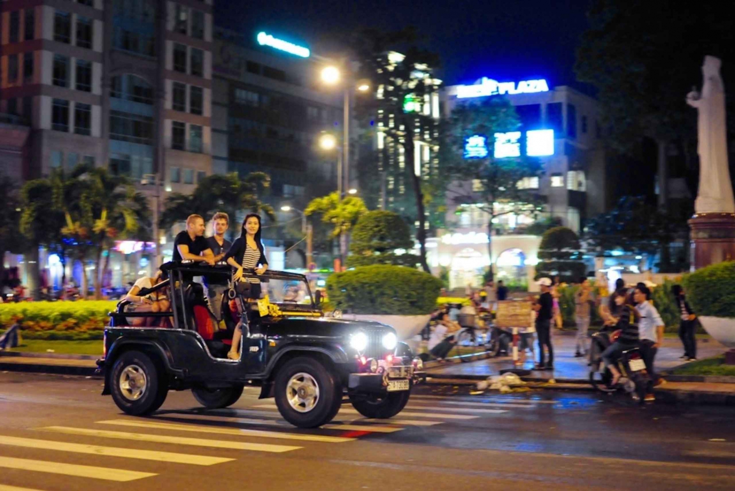 Saigon: Private Food Tour Discovery & City Tour by Jeep