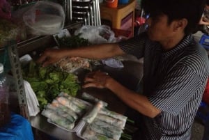 Saigon Street Food: 3.5-Hour Evening Tour