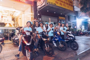 Saigon: Street Food Proeverij & Sightseeingtour per motorfiets