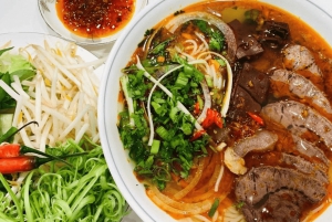 Saigon: Lebensmittelverkostung und Sightseeing-Tour mit dem Motorrad