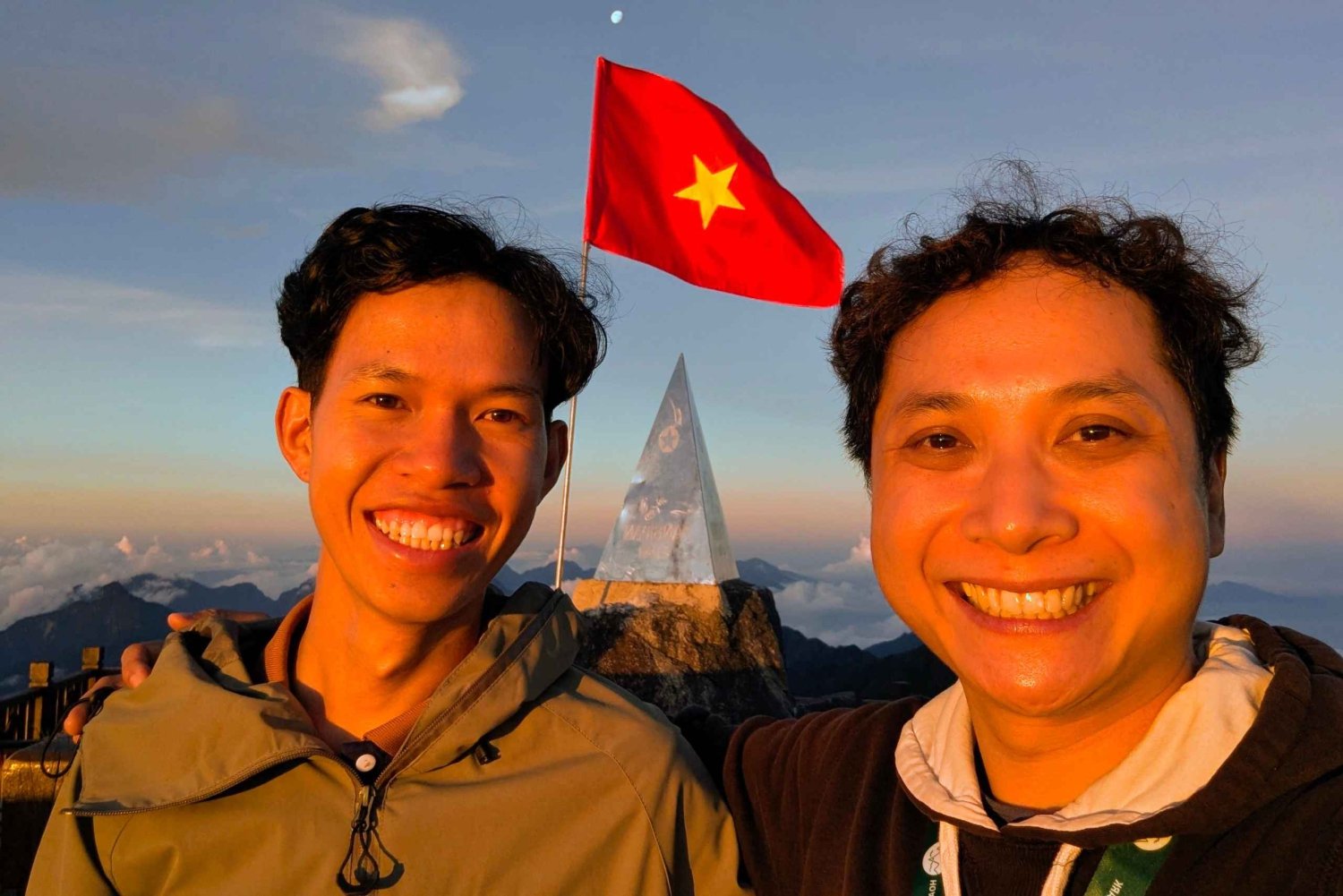 Sapa: 1-dages Fansipan Summit Trek med lokal guide + urtebad