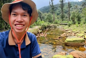 Sapa: 1-dages Fansipan Summit Trek med lokal guide + urtebad