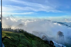 Sapa: 1-dages Fansipan Summit Trek med lokal guide + urtebad