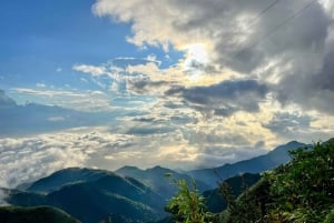 Sapa: 1-dages Fansipan Summit Trek med lokal guide + urtebad