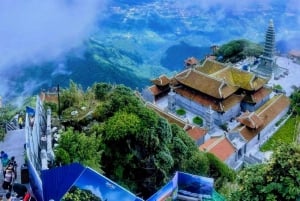 Sapa: 1-dages Fansipan Summit Trek med lokal guide + urtebad