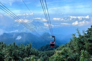 Sapa: 1-dages Fansipan Summit Trek med lokal guide + urtebad