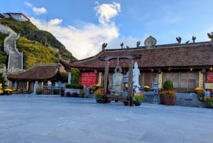 Sapa: 1-dages Fansipan Summit Trek med lokal guide + urtebad