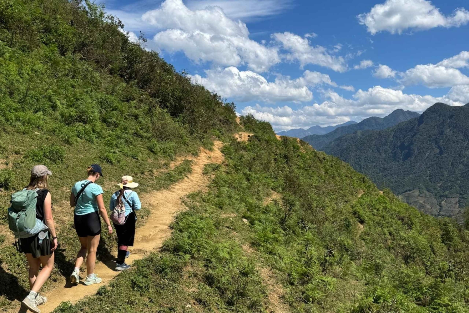 SAPA 2 päivän vaellus ja 1 yö kotimajoituksessa paikallisten kanssa