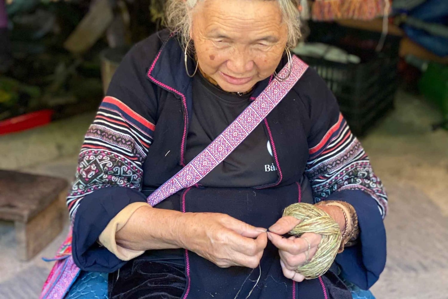 SAPA: 2 PÄIVÄN VAELLUS & KULTTUURI + KOTIMAJOITUS + HMONG-OPPAAN LINH