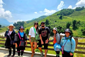 Sapa : randonnée de 2 jours et 1 nuit chez l'habitant avec un guide de la région