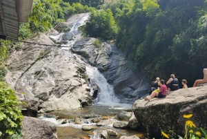 SAPA: 2 GIORNI a piedi e 1 notte in famiglia con guida locale