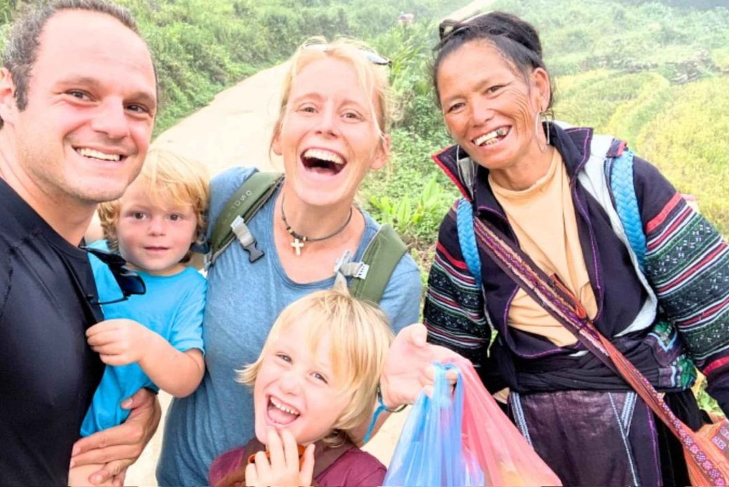 Sapa 2D1N Familjevandringstur: Lätta stigar och lokal hemvistelse