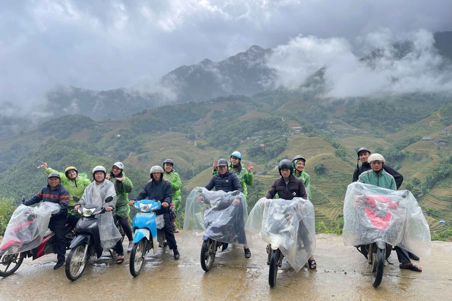 Sapa: Heldagstur på motorsykkel med lunsj