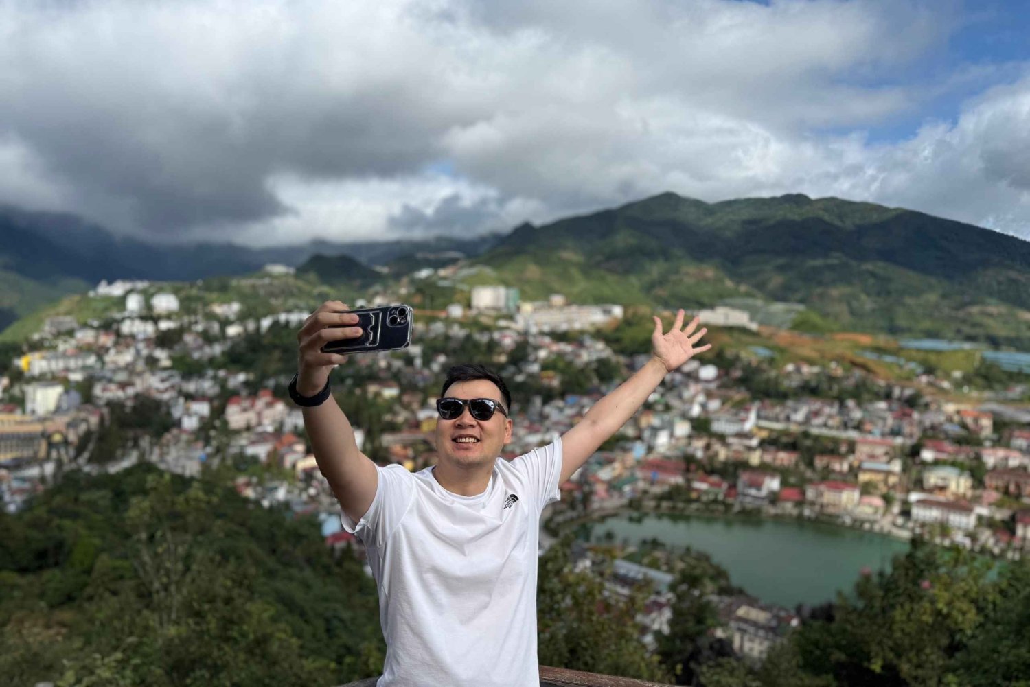 Sapa Panorama: Ham Rong Dragon Jaw Mountain Hike & Moana