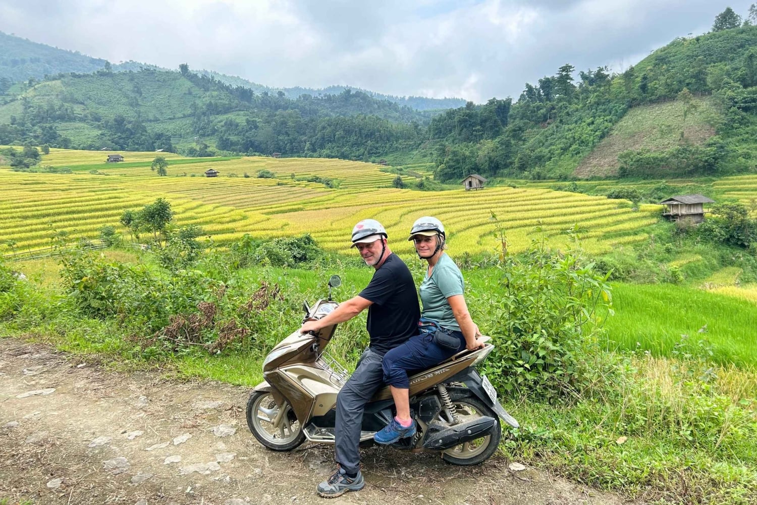 Sapa: Motorcykeltur 1-dags guidet tur Besøg vandfald og lokale landsbyer