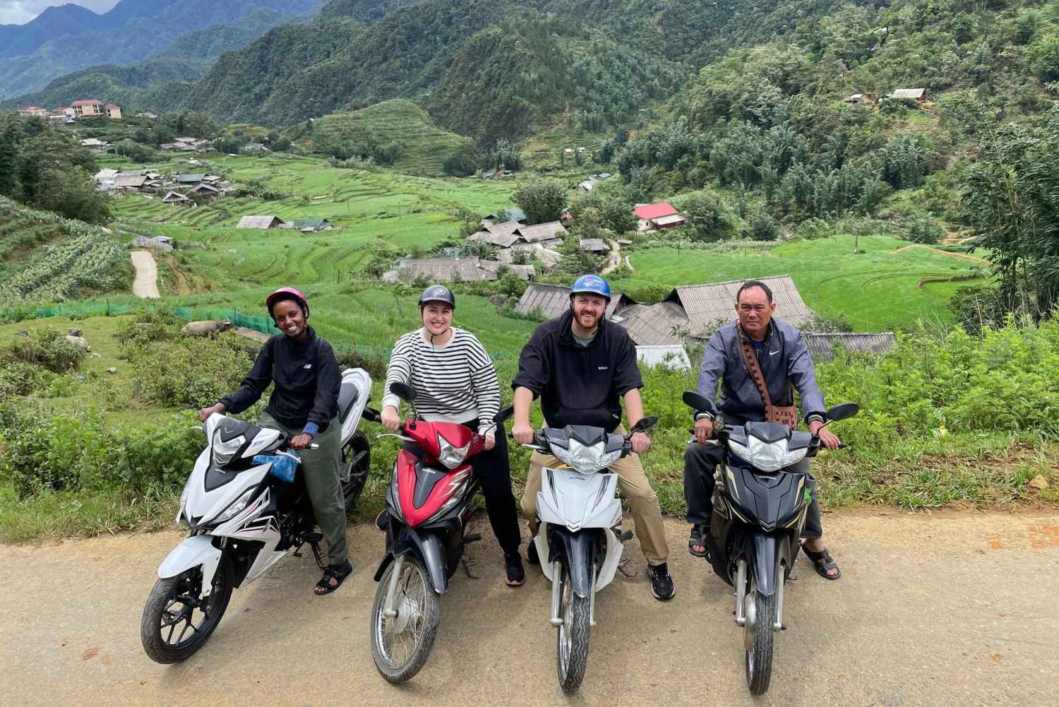 Sapa: Motorcykeltur 1-dags guidet tur Besøg vandfald og lokale landsbyer