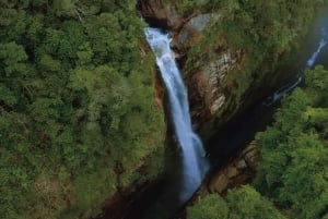 Motorcykeltur i Sapa: gömda dalar och drakvattenfall