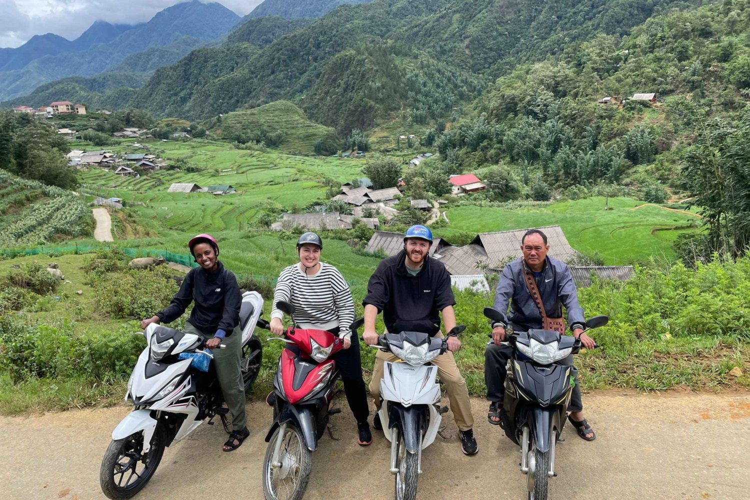 Sapa: Motorcykeltur 1 dagstur Besök vattenfall och lokala byar